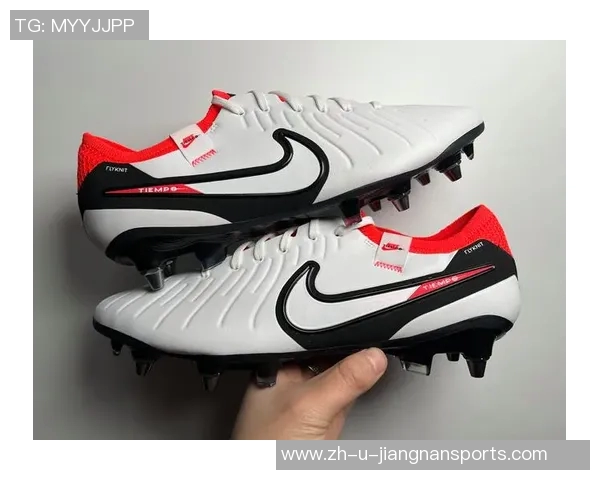 球星穿过的经典旧足球鞋再现足坛传奇风采 球星穿过的经典旧足球鞋再现足坛传奇风采